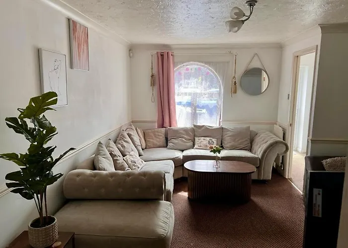 Clove, House With 3Br, 1 Extra Room, 3 Free Parking Spaces, Wifi And Garden