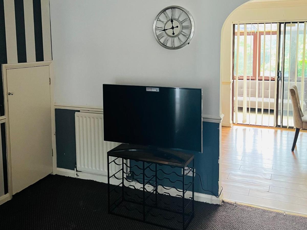 Clove, House With 3br, 1 Extra Room, 3 Free Parking Spaces, Wifi And Garden Apartment *