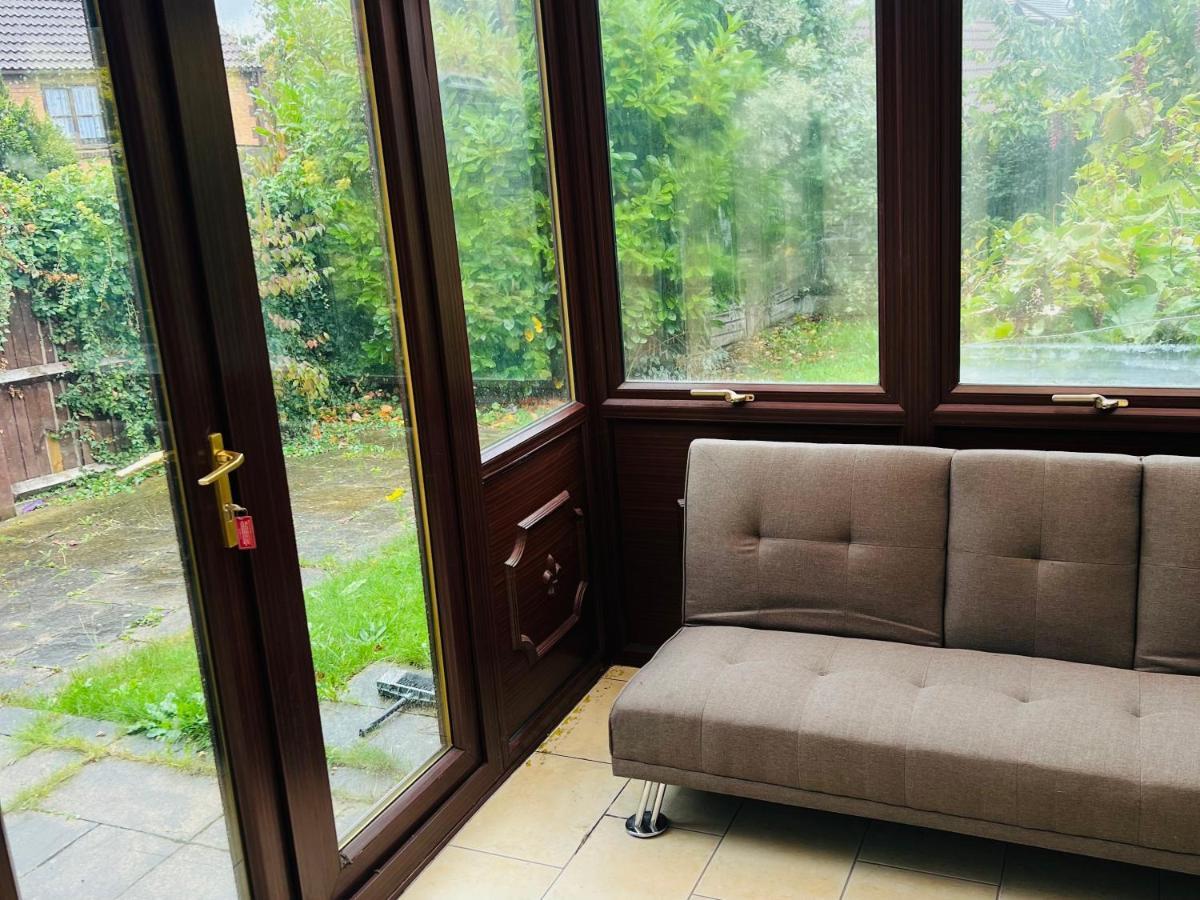 Clove, House With 3br, 1 Extra Room, 3 Free Parking Spaces, Wifi And Garden