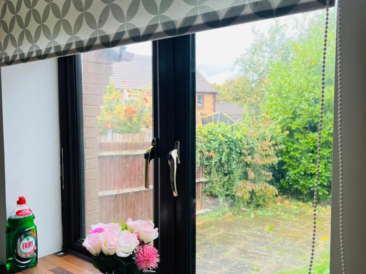 Clove, House With 3br, 1 Extra Room, 3 Free Parking Spaces, Wifi And Garden Apartment