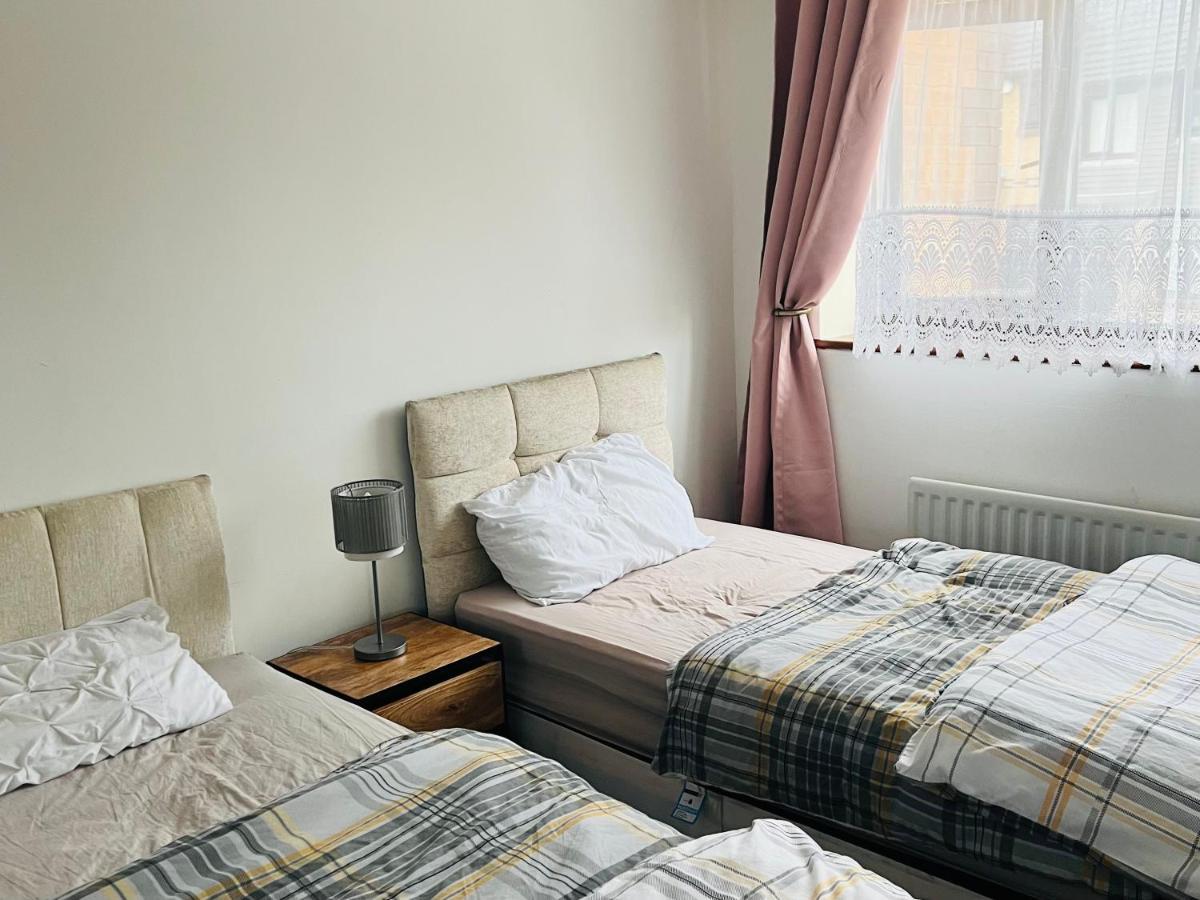 Clove, House With 3br, 1 Extra Room, 3 Free Parking Spaces, Wifi And Garden
