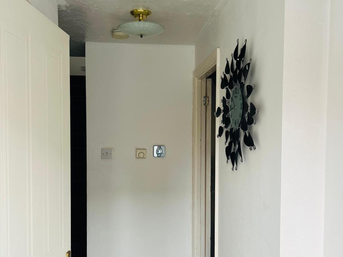 Clove, House With 3br, 1 Extra Room, 3 Free Parking Spaces, Wifi And Garden Apartment *