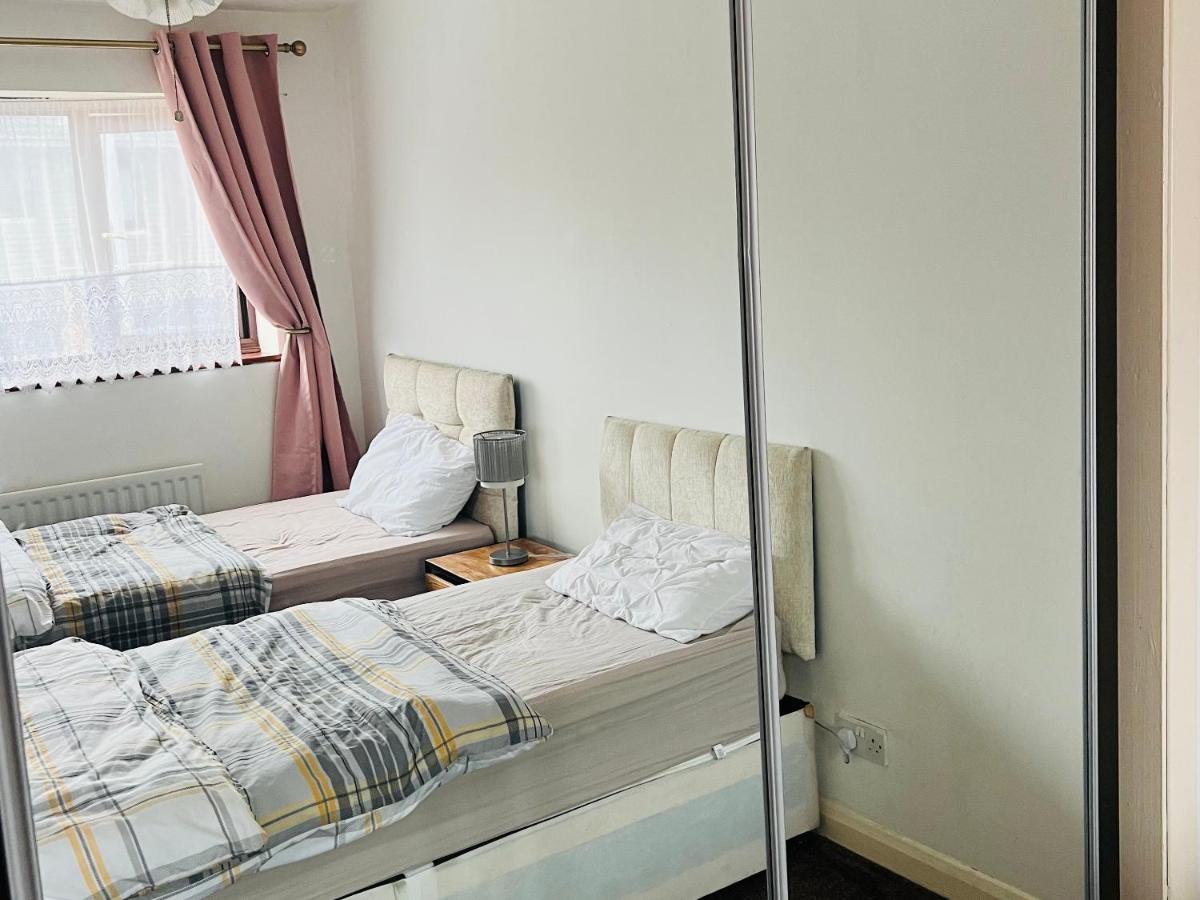 Apartment Clove, House With 3br, 1 Extra Room, 3 Free Parking Spaces, Wifi And Garden Stifford