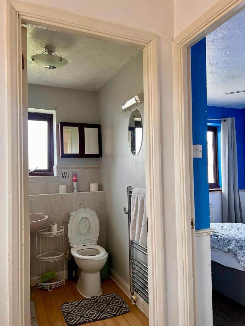 Clove, House With 3br, 1 Extra Room, 3 Free Parking Spaces, Wifi And Garden