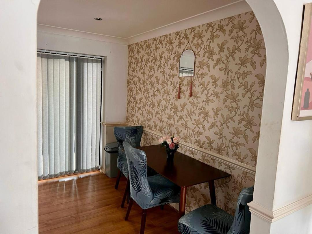 Clove, House With 3br, 1 Extra Room, 3 Free Parking Spaces, Wifi And Garden * Stifford