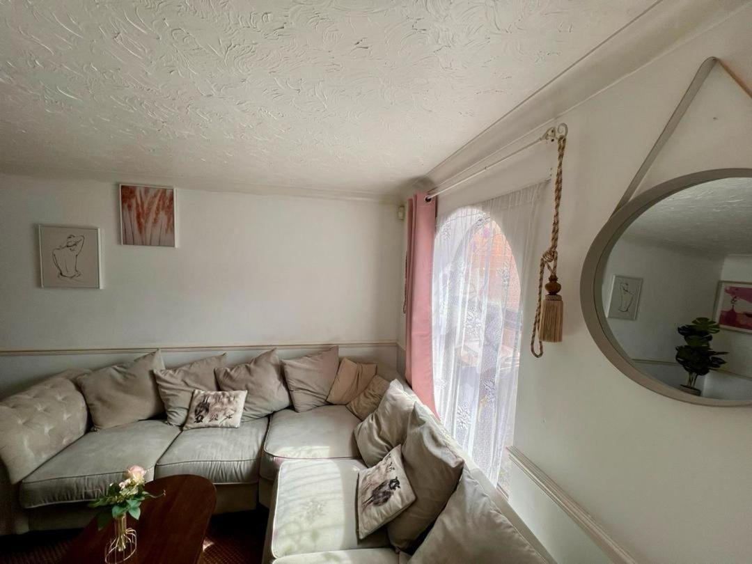 Apartment Clove, House With 3br, 1 Extra Room, 3 Free Parking Spaces, Wifi And Garden *