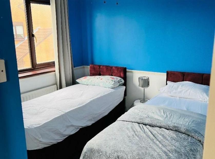 Clove, House With 3br, 1 Extra Room, 3 Free Parking Spaces, Wifi And Garden Apartment Stifford