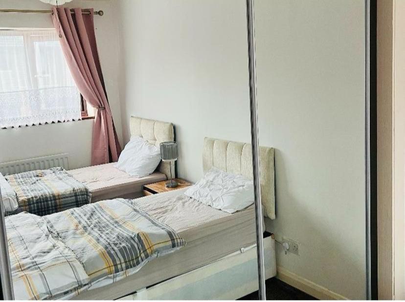 Clove, House With 3br, 1 Extra Room, 3 Free Parking Spaces, Wifi And Garden * Stifford